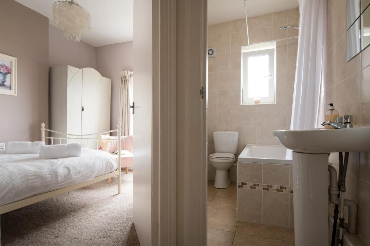 Windy Ridge Terrace With Beautiful Sea Views, North Wales Coast Villa Old Colwyn Exterior foto